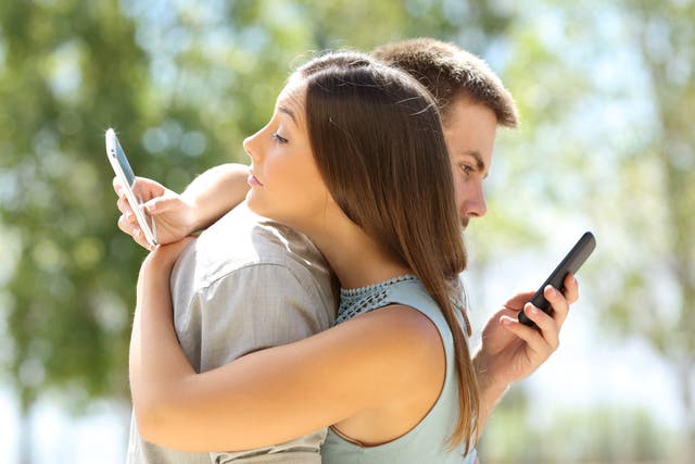 <p>Looking over your shoulder: Is locking a WhatsApp chat a red flag in a relationship?</p>