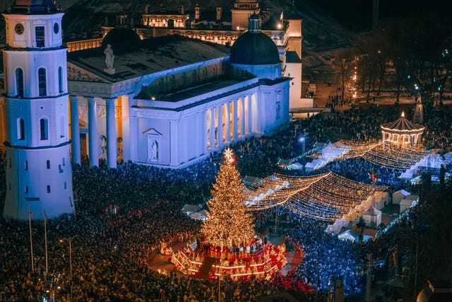 <p>Vilnius Christmas market in Cathedral Square</p>